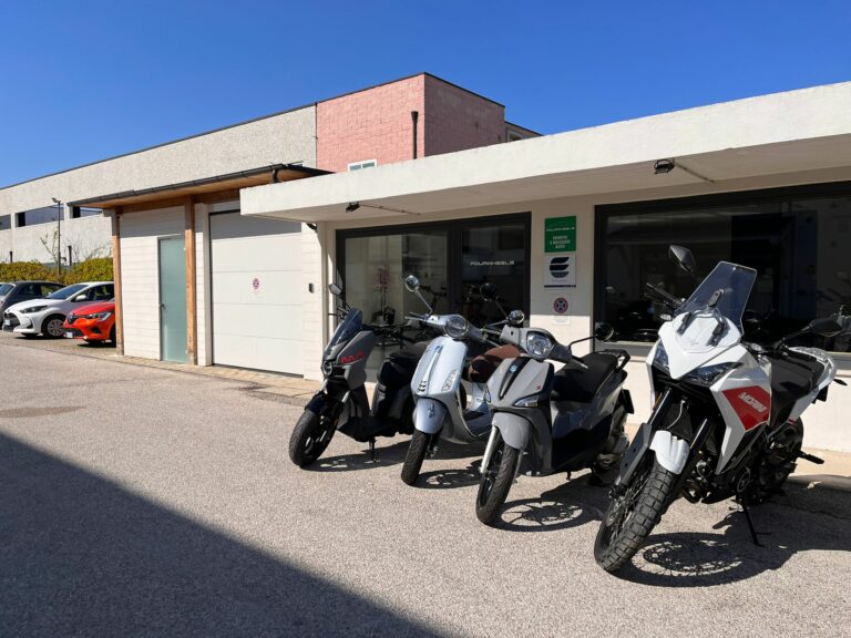 noleggio-moto-fourwheels-renting.jpeg